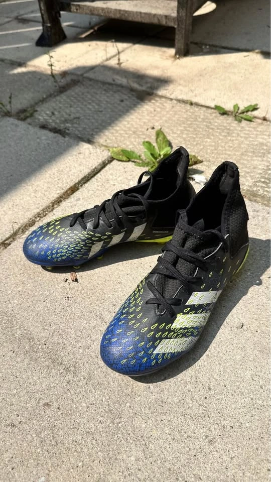 Adidas Predator Kids Soccer Cleats - US Size 3 - photo 2