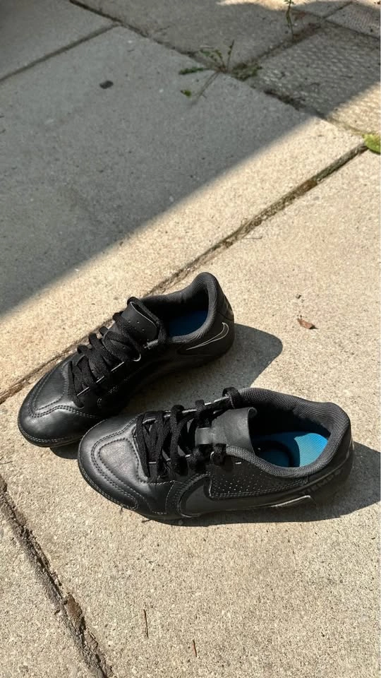 Nike Tiempo Kids Soccer Cleats – US Size 2 – Black - photo 2