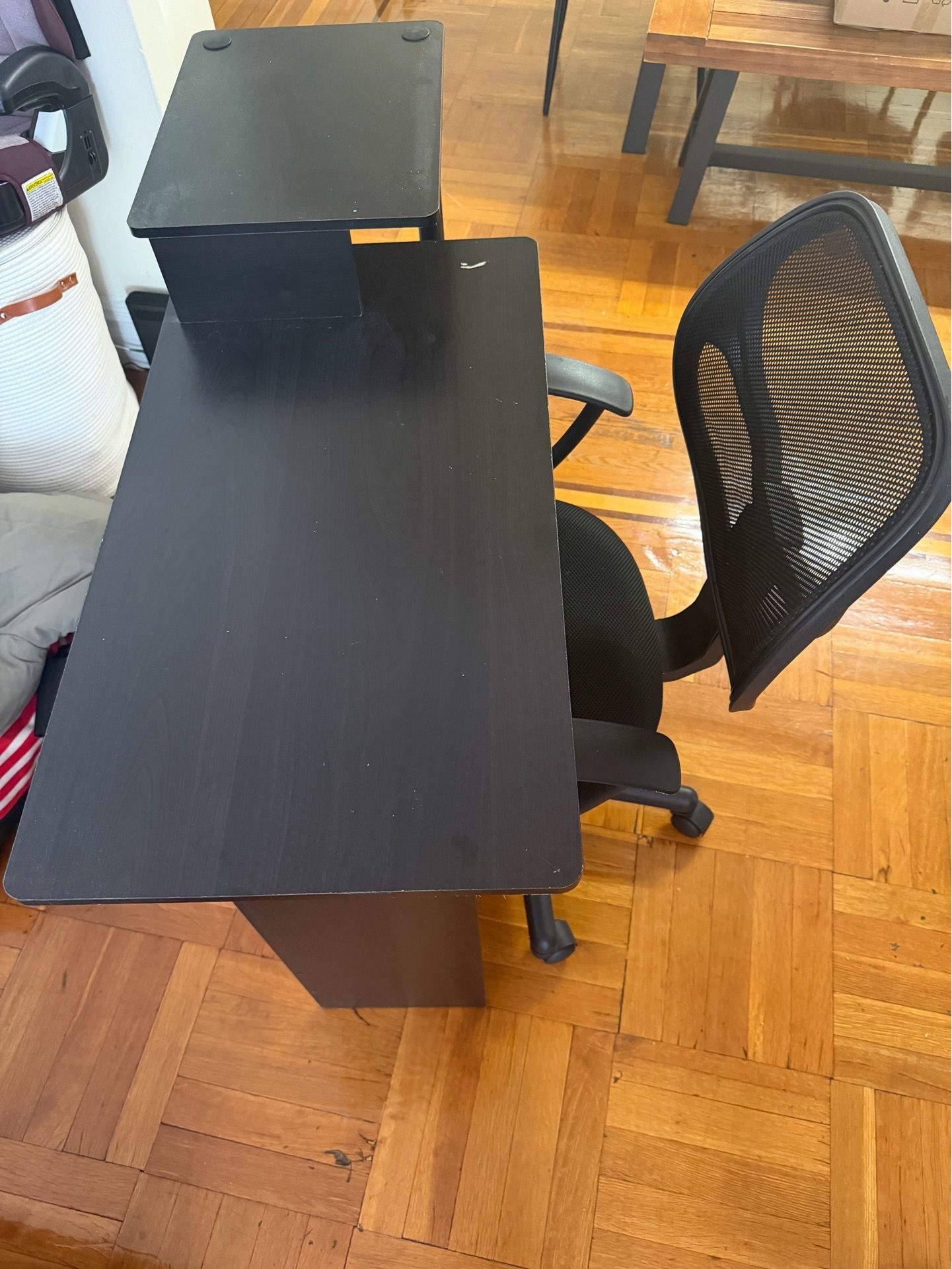 Computer Desk with rolling chair - photo 2