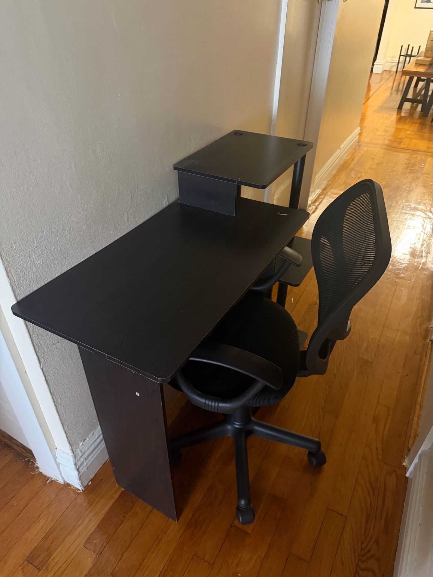 Computer Desk with rolling chair - photo 3