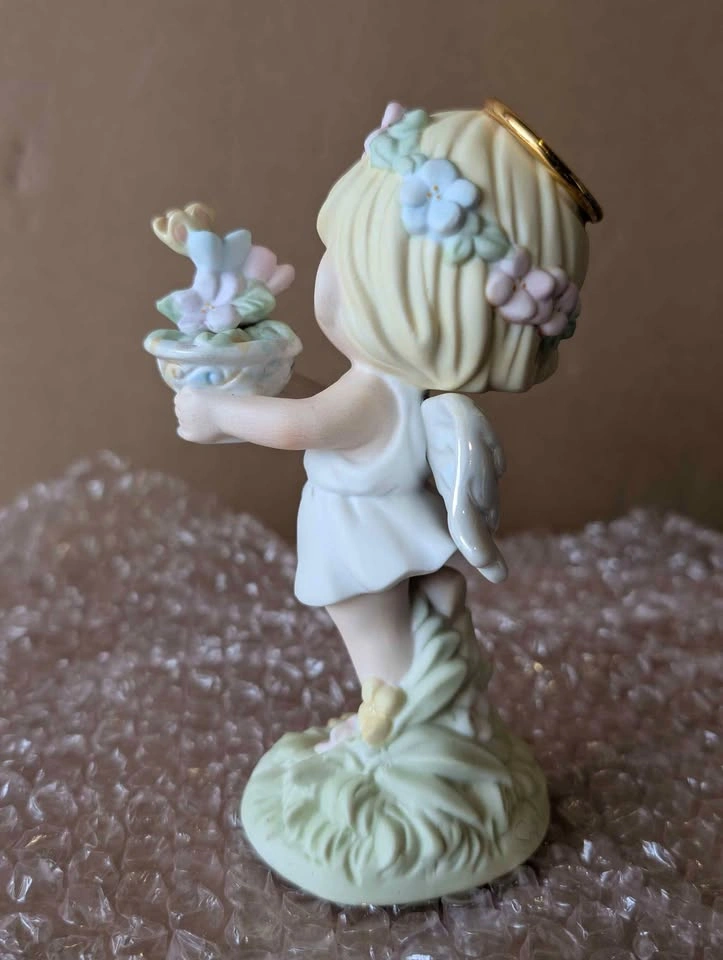 Precious Moments 'Hope Blooms In A Garden Of Glory' Figurine - photo 2