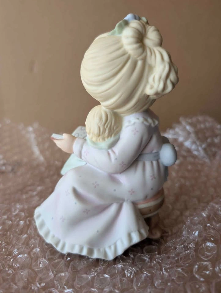 2002 Precious Moments 'A Mother's Story Is One Of Love' Figurine - photo 2
