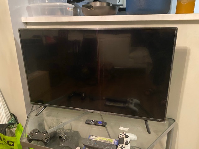 43” Philips Roku Smart TV