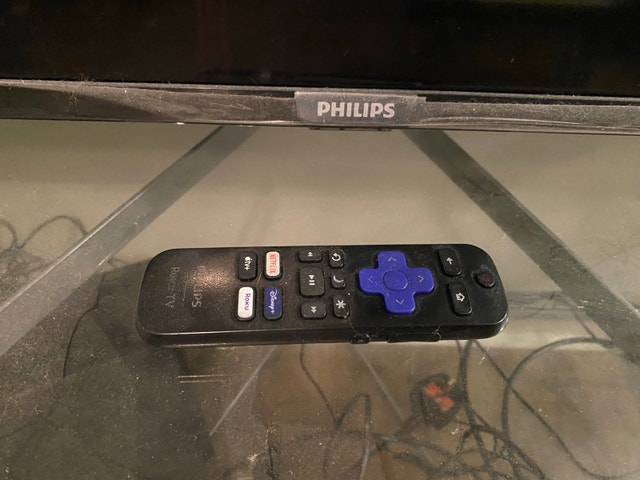43” Philips Roku Smart TV - photo 2