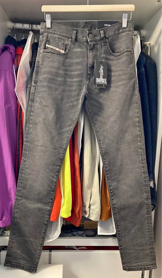 Diesel jeans - D-Strukt slim fit - Size W28 - brand new with tag