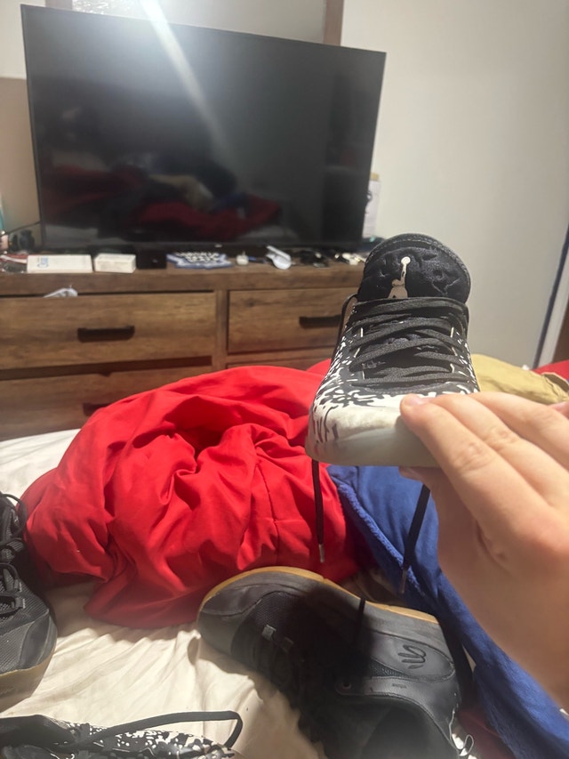 Zion Williamson basketball shoes - photo 2