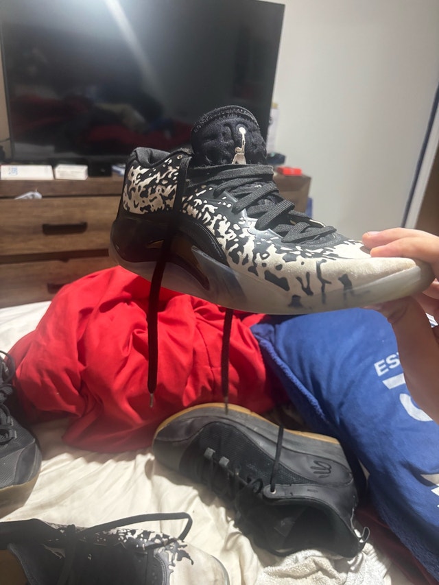 Zion Williamson basketball shoes - photo 3