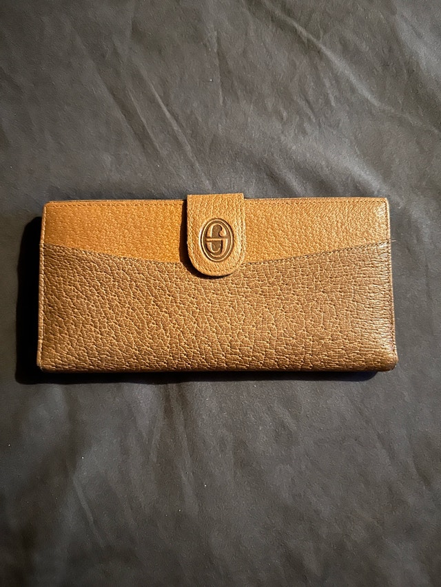 Carl joveno woman’s wallet