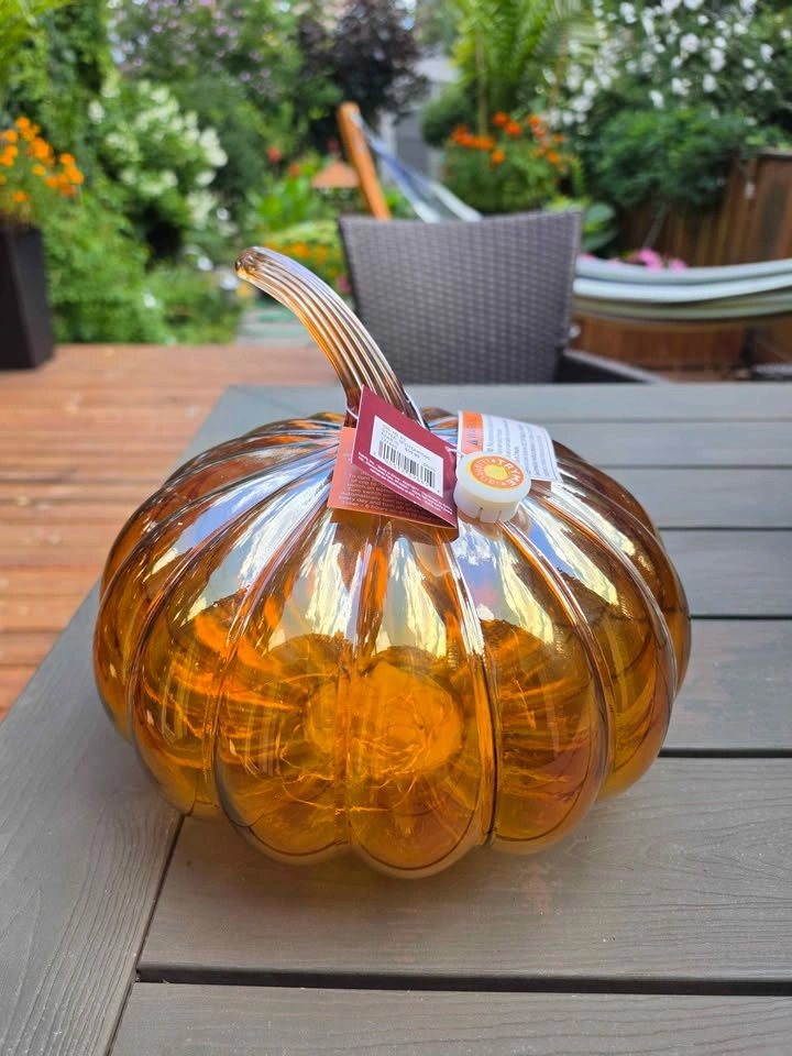 Beautiful Light-Up Amber Glass Pumpkin - Fall & Halloween Décor - photo 2