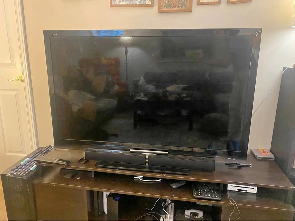 52" Sharp Tv LC-52LE700UN including sound bar