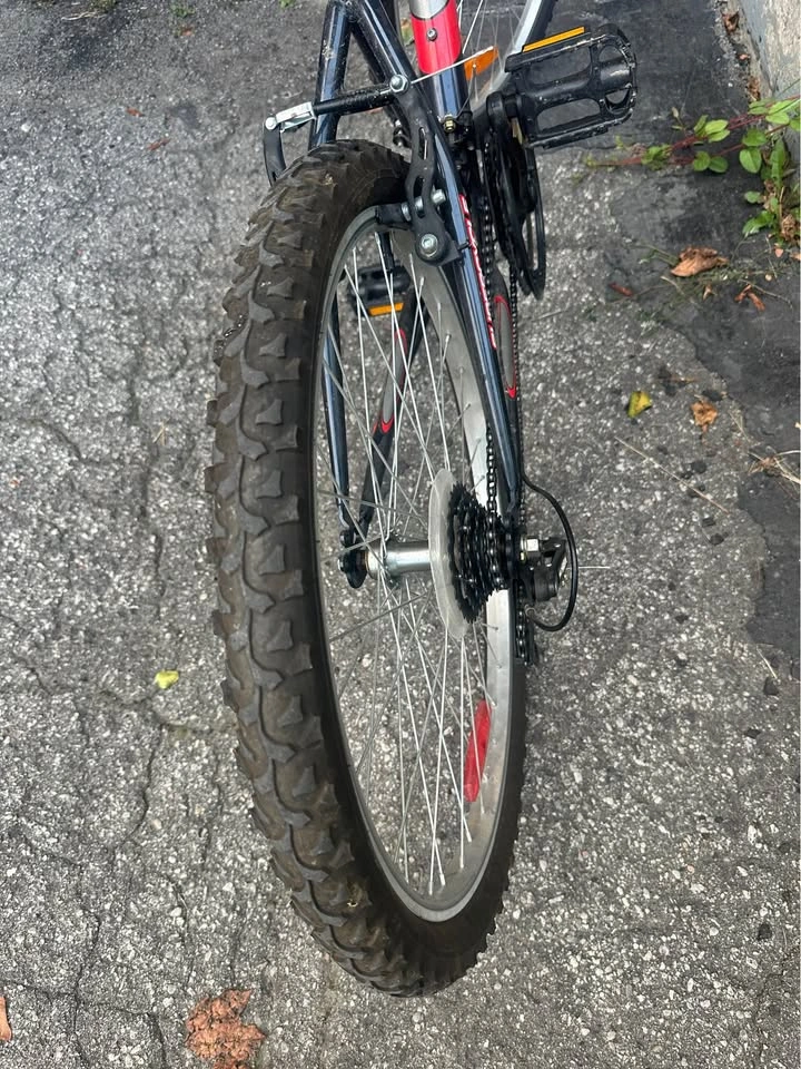 Supercycle SC1800 24” Youth Mountain Bike – Excellent Condition - photo 3