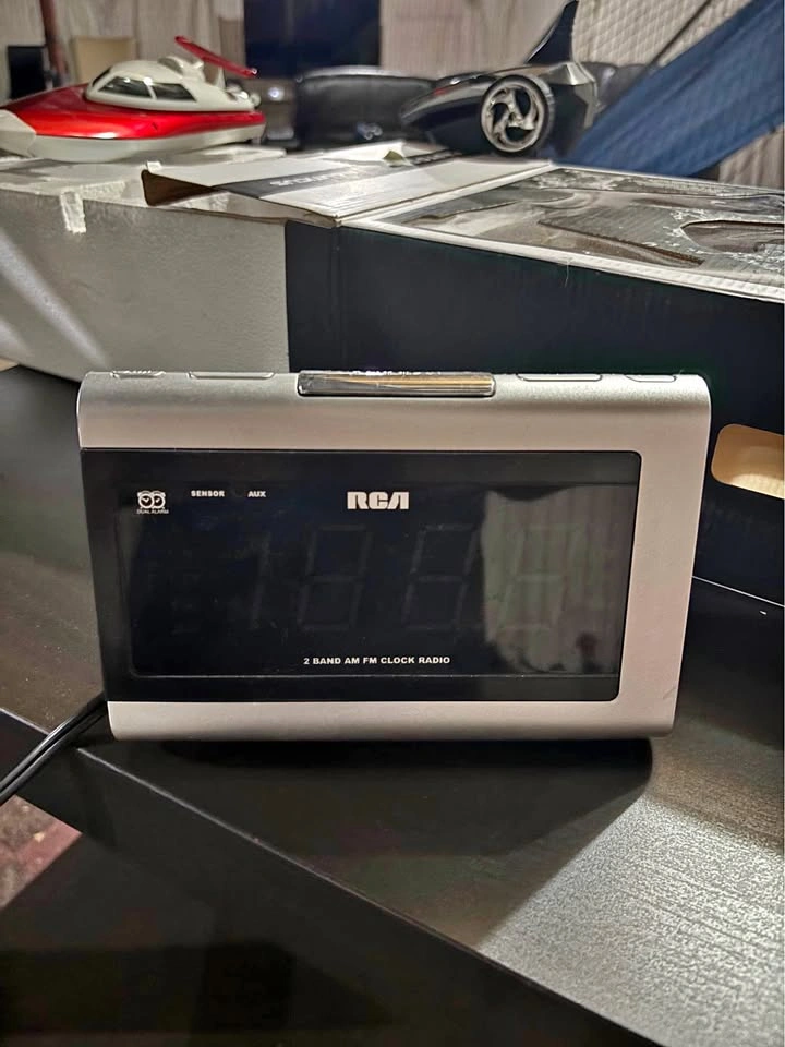 RCA AM/FM Clock Radio
