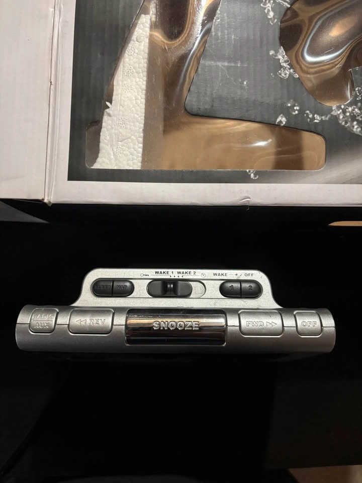 RCA AM/FM Clock Radio - photo 3