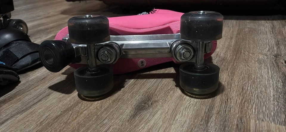 RARE Dolls Kill x tokidoki Helter Skelter Roller Skates + Pads - photo 4