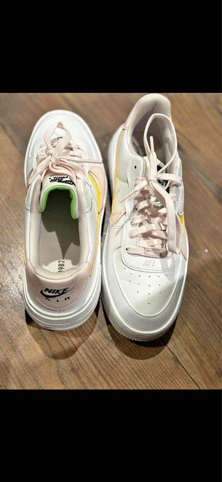 Nike Air Force 1
