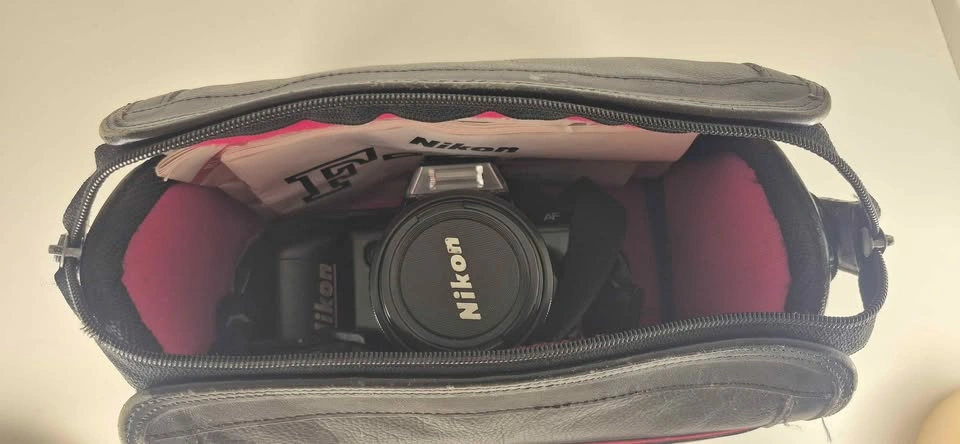 Nikon F-401 AF Film Camera with 35-70mm Lens and Camera Bag - photo 4
