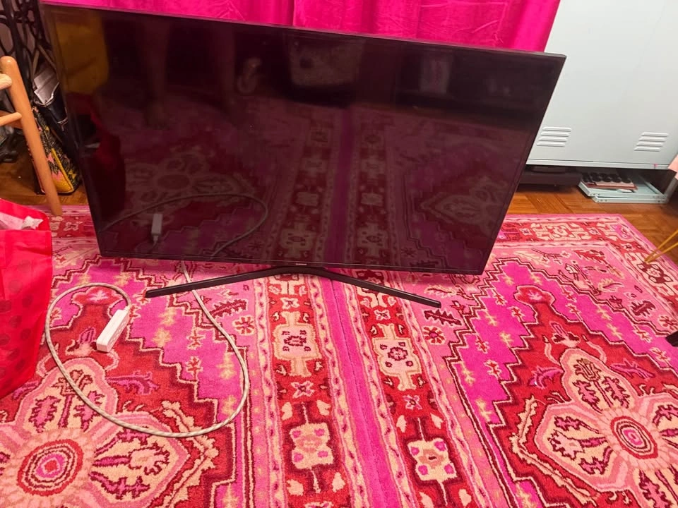 Samsung Flat Screen TV - photo 2