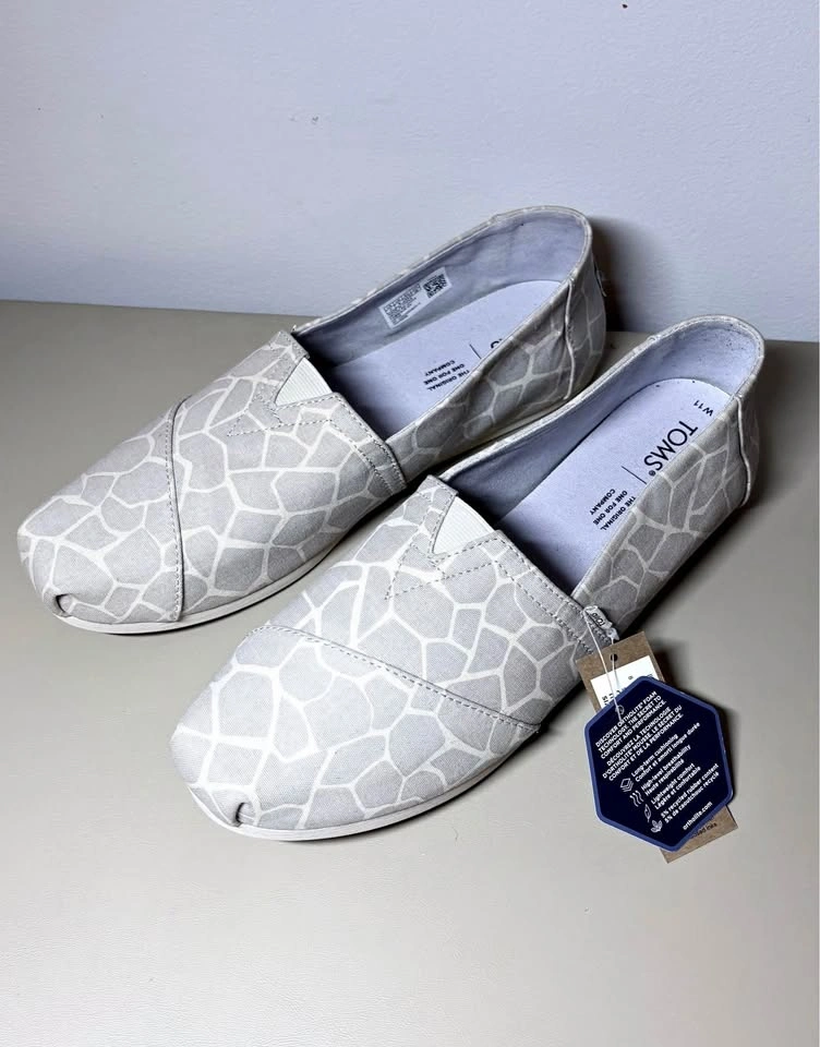 New TOM's Shoes Size 10.5 Women's