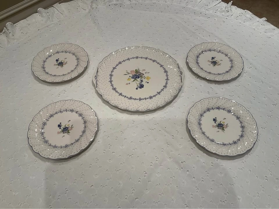 Cake Plate & 4 Dessert Plates Vintage Nikki Blue Peony - photo 3