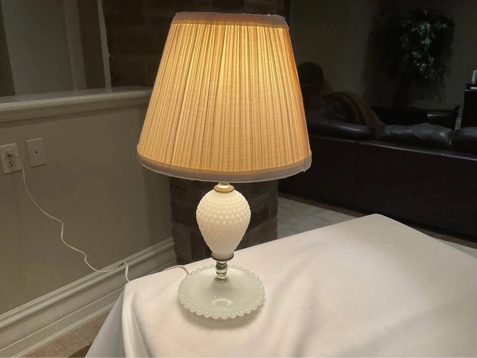 Table Lamp Miniature Mid Century White Hobnail Milk Glass - photo 3