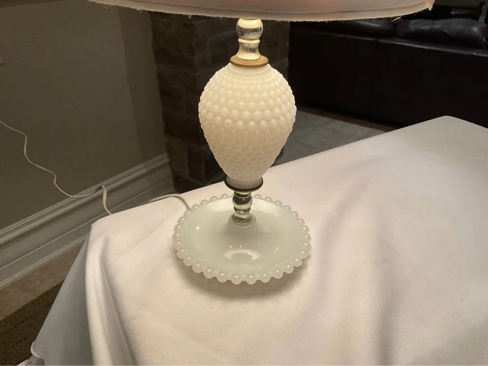 Table Lamp Miniature Mid Century White Hobnail Milk Glass - photo 4