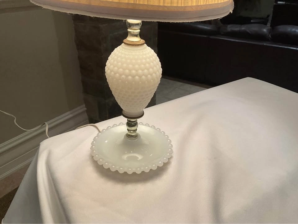 Table Lamp Miniature Mid Century White Hobnail Milk Glass - photo 5