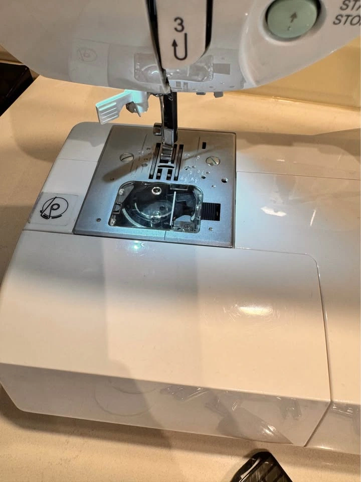 Singer Stylist 7258 Computerized Sewing Machine - photo 5