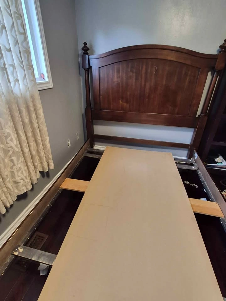 Queen mattress + frame - photo 4