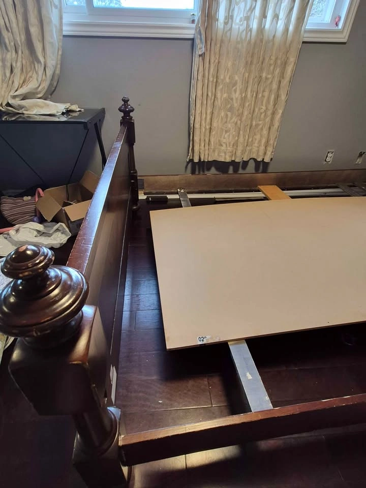 Queen mattress + frame - photo 5