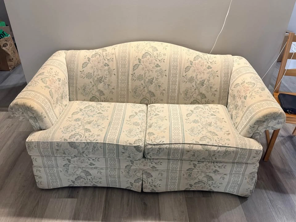 Sofa and Table - photo 2