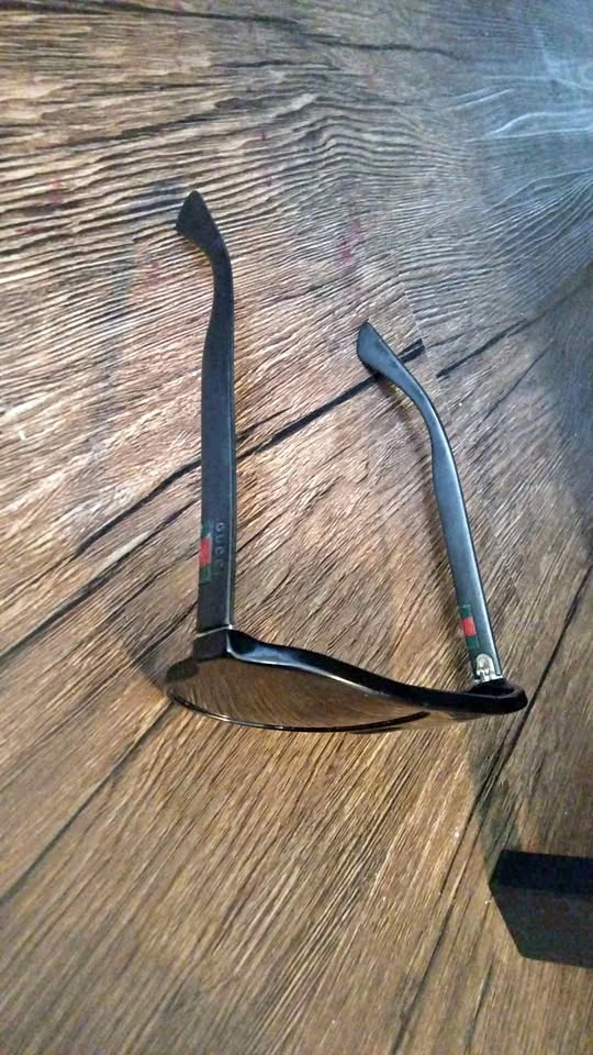 Gucci men sun glasses