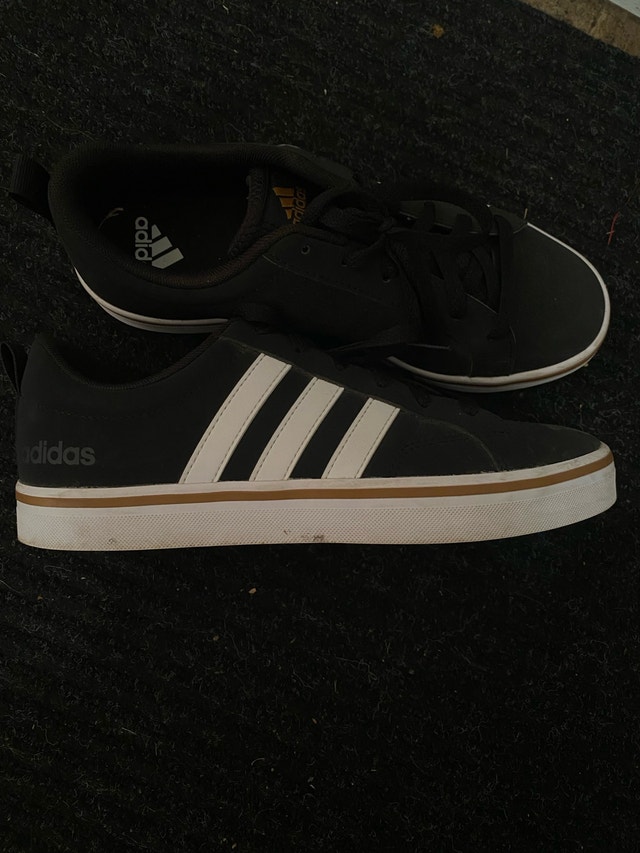 adidas shoes (unisex)