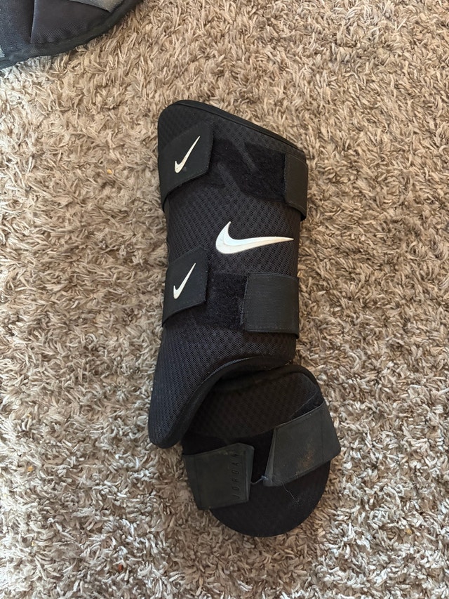 Nike Hitting Leg Guard - Black