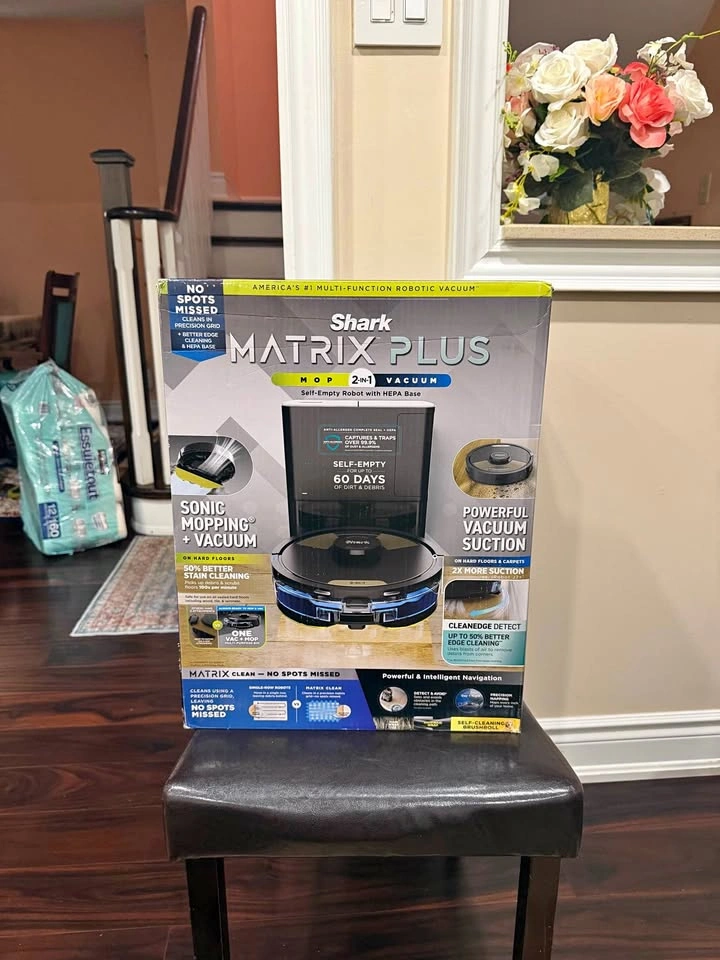 Shark Matrix Plus 2-in-1 Robot Vacuum & Mop (Open Box)