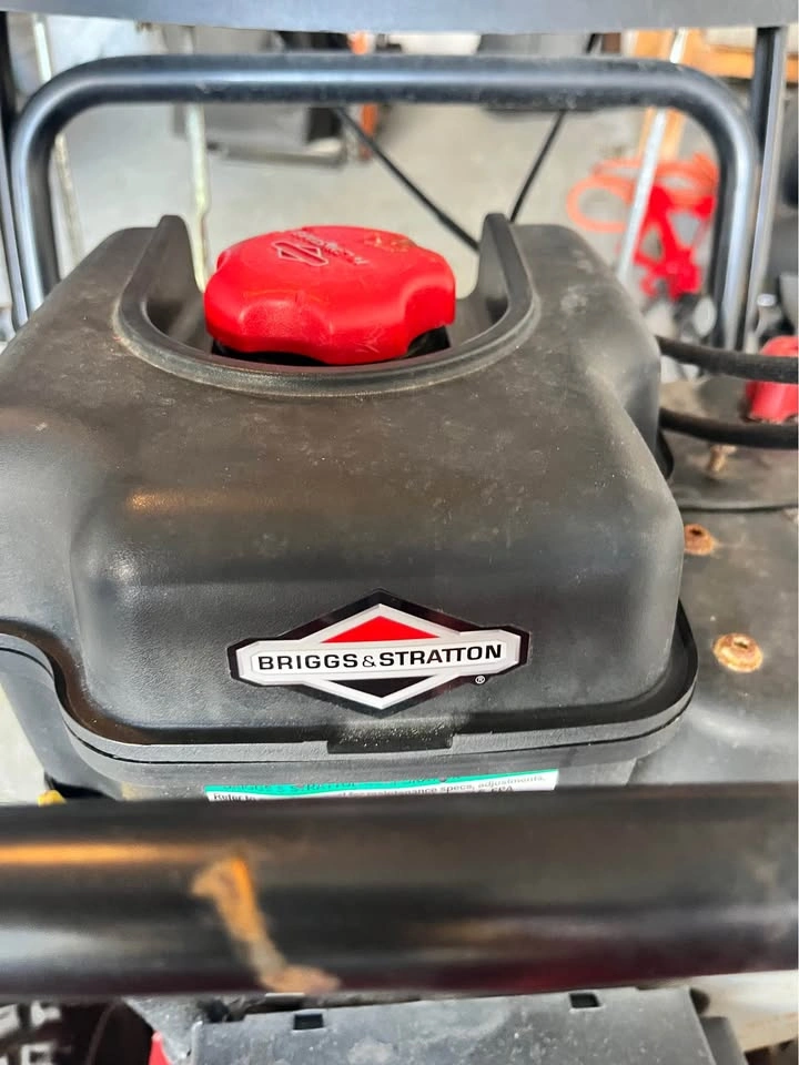 Craftsman snowblower 27” 205cc - photo 2