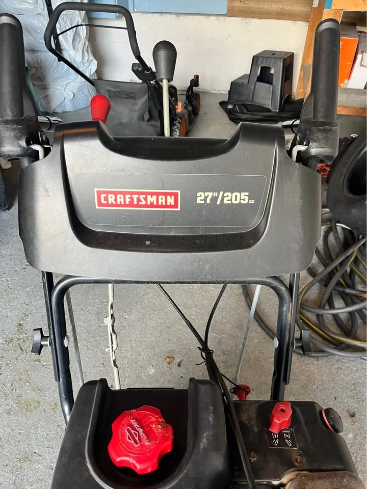 Craftsman snowblower 27” 205cc - photo 3