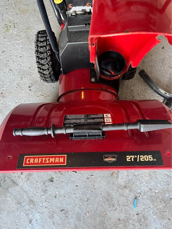 Craftsman snowblower 27” 205cc - photo 5