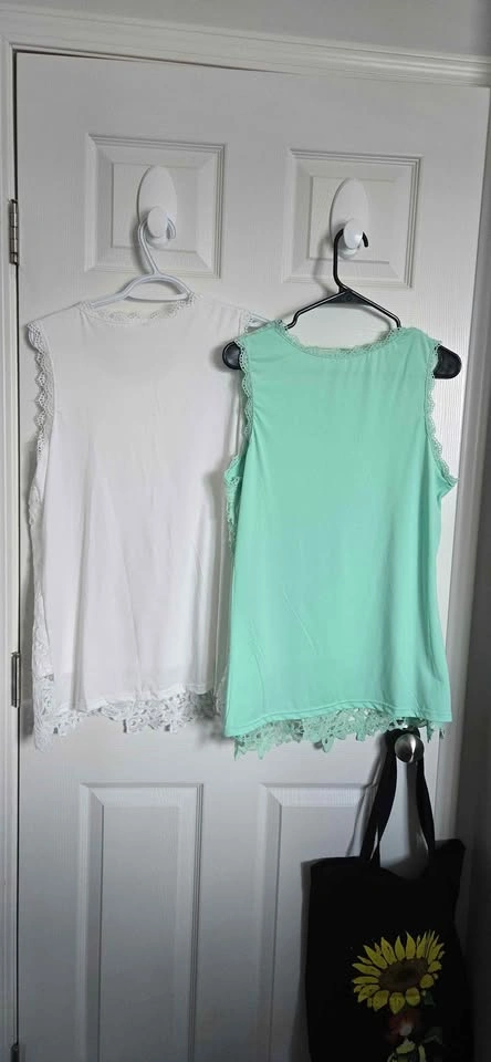 Brand new never worn lace sleeveless shirt - photo 2