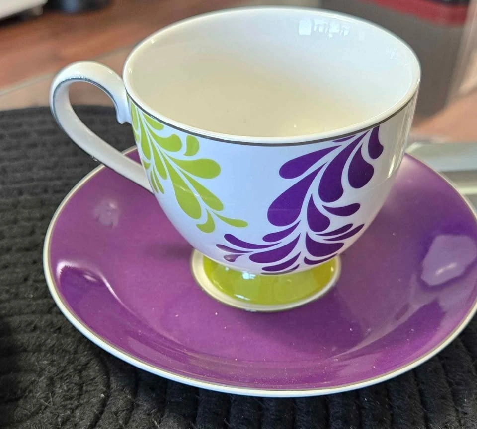 Steeped Tea the Alice collection- 2 Teacups and Saucers - photo 4