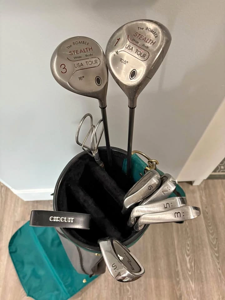 9-piece Men’s RH Golf Clubs and Bag