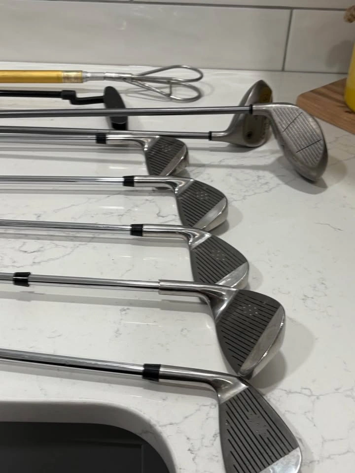 9-piece Men’s RH Golf Clubs and Bag - photo 4