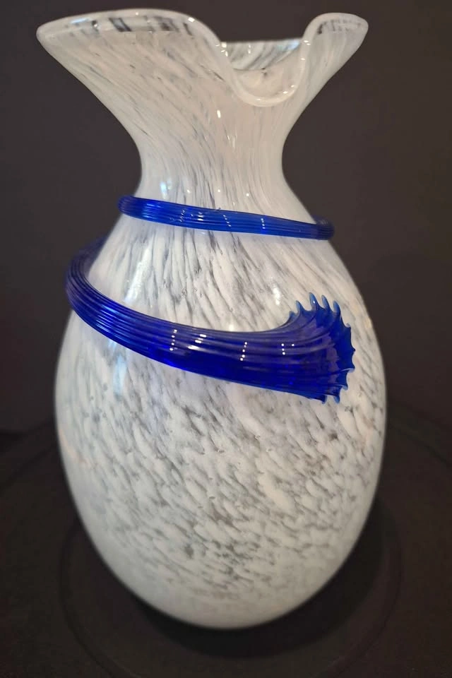 Murano Style Frosted Vase White & Blue Speckled Applied Spiral - photo 3