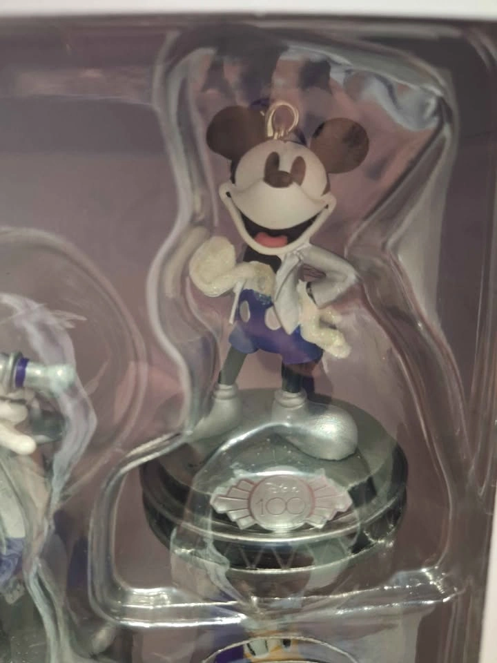 New 2023 Disney D100 Ornament Set Mickey Minnie Donald Daisy - photo 4