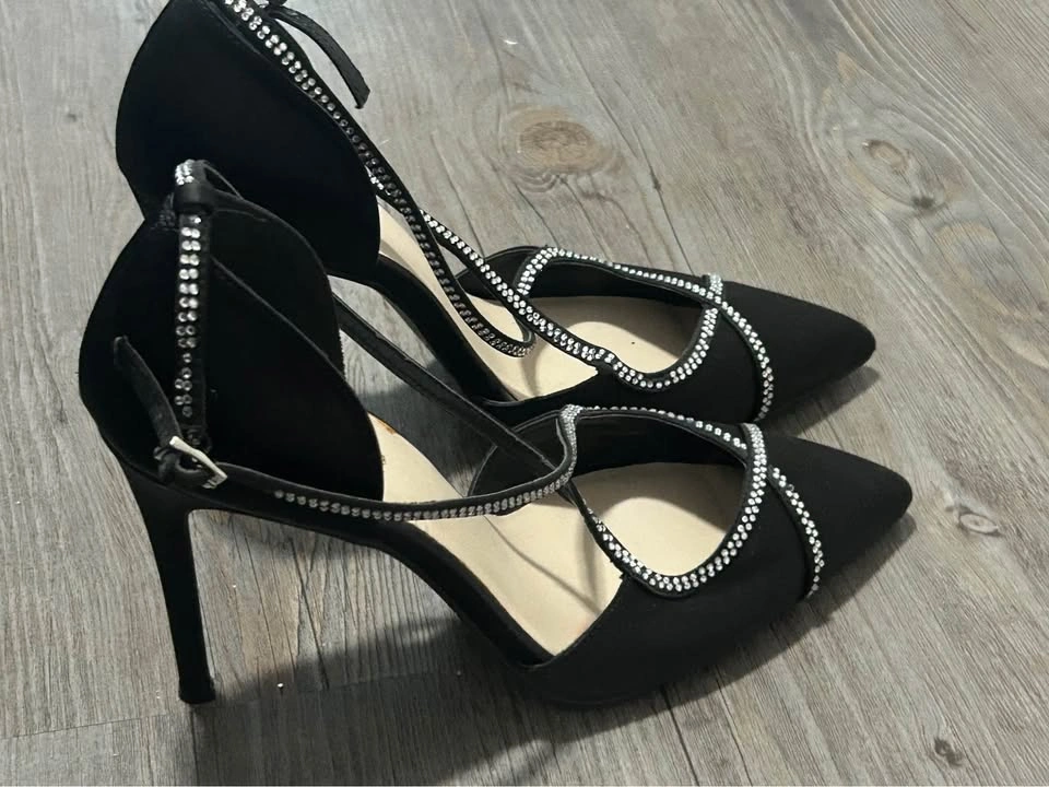 Le Chateau Black Heels Size 9 - photo 4