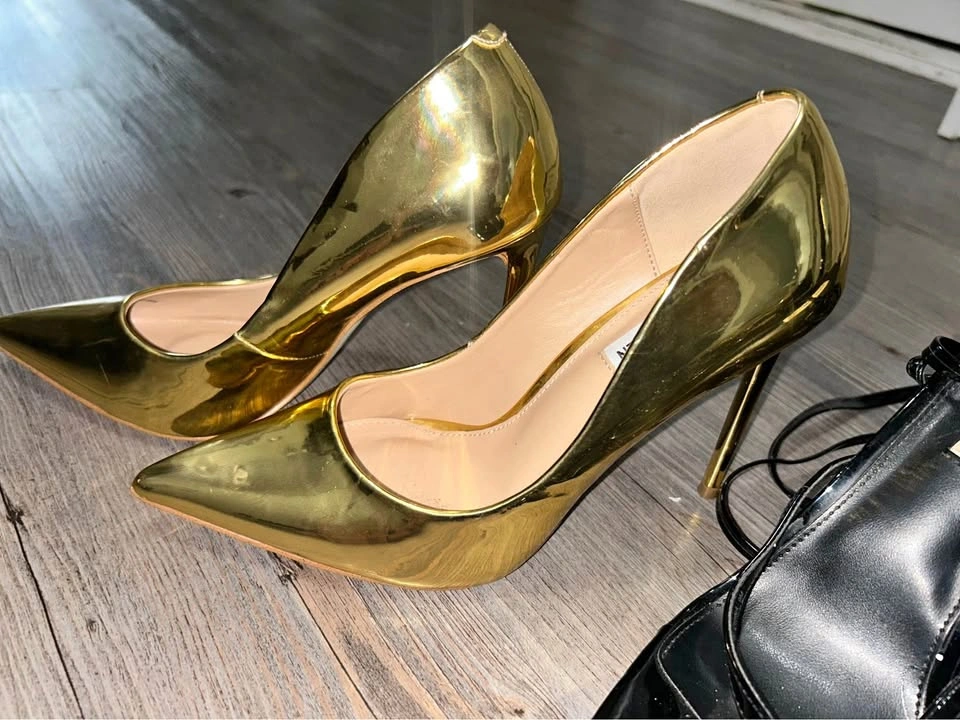 Steve Madden Gold Heels Size 8/7.5