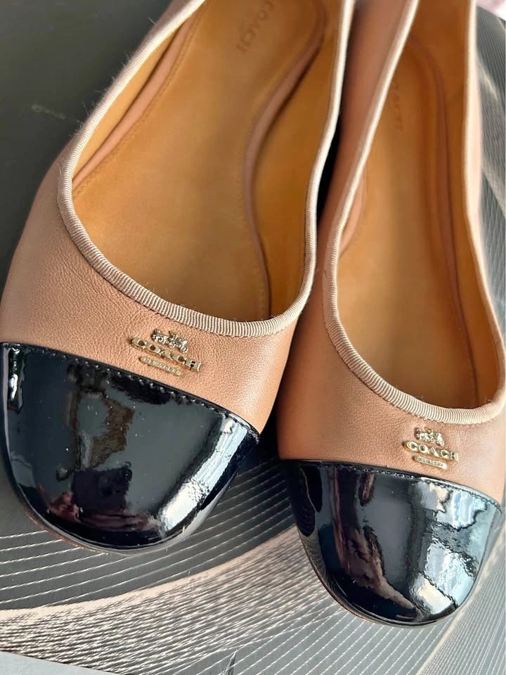 Coach Ballet flats beige and black size 10