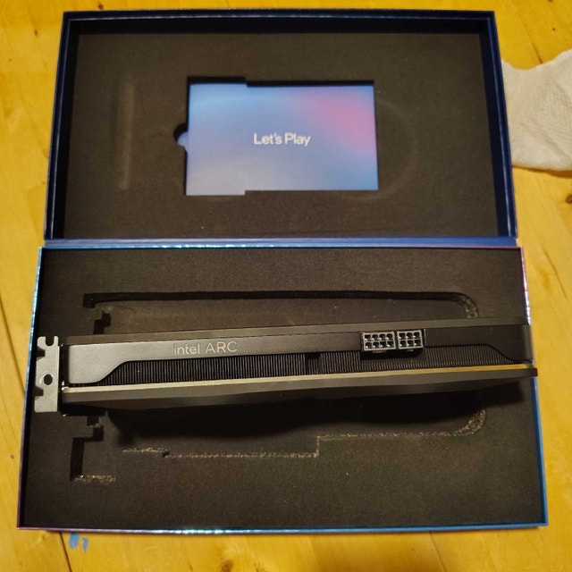 Intel Arc A750 Limited Edition Graphics Card - photo 4