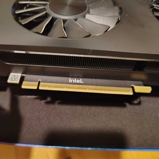 Intel Arc A750 Limited Edition Graphics Card - photo 5