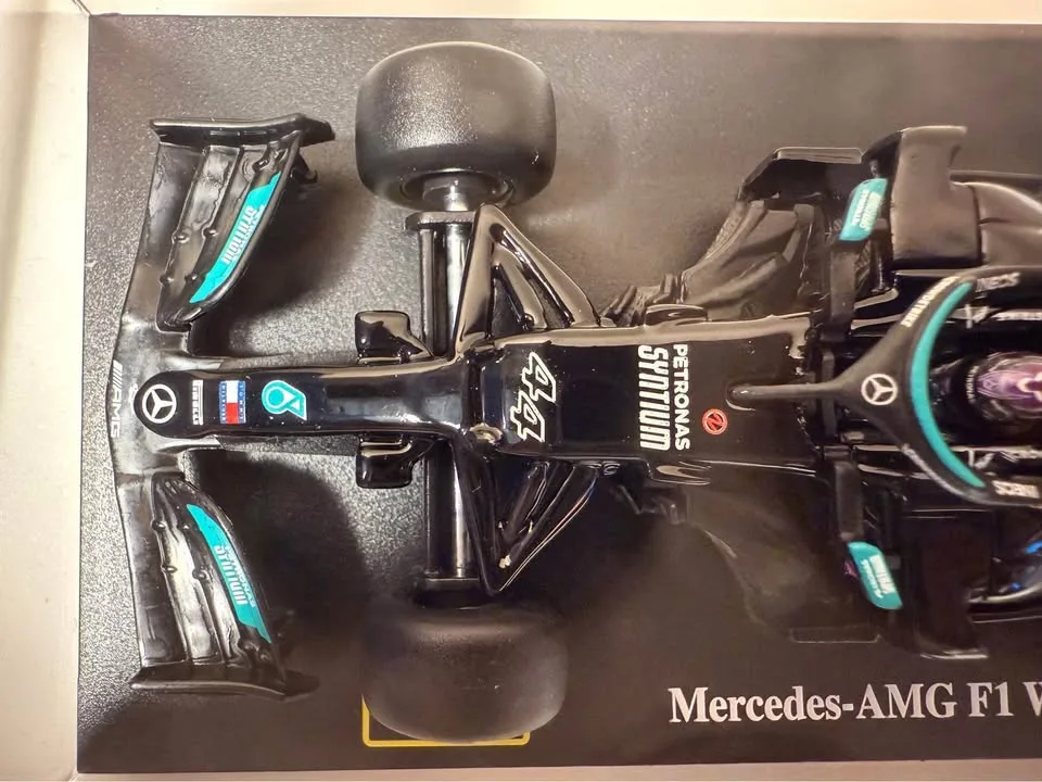 Bburago 1/43 Mercedes W12 Lewis Hamilton Premium #44 image indicator(3)