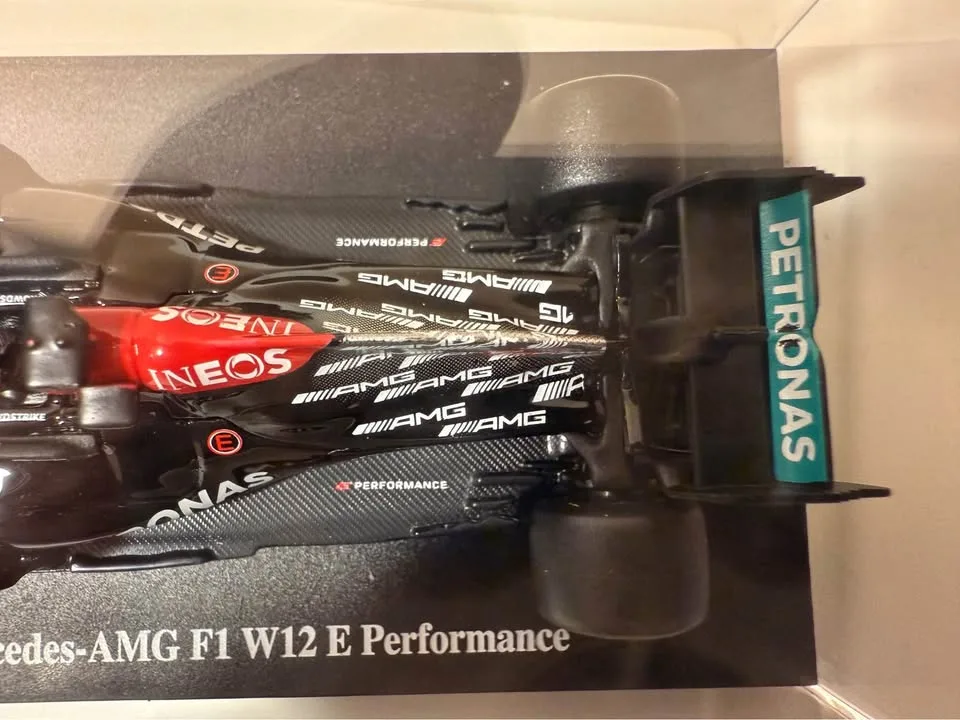 Bburago 1/43 Mercedes W12 Lewis Hamilton Premium #44 image indicator(4)